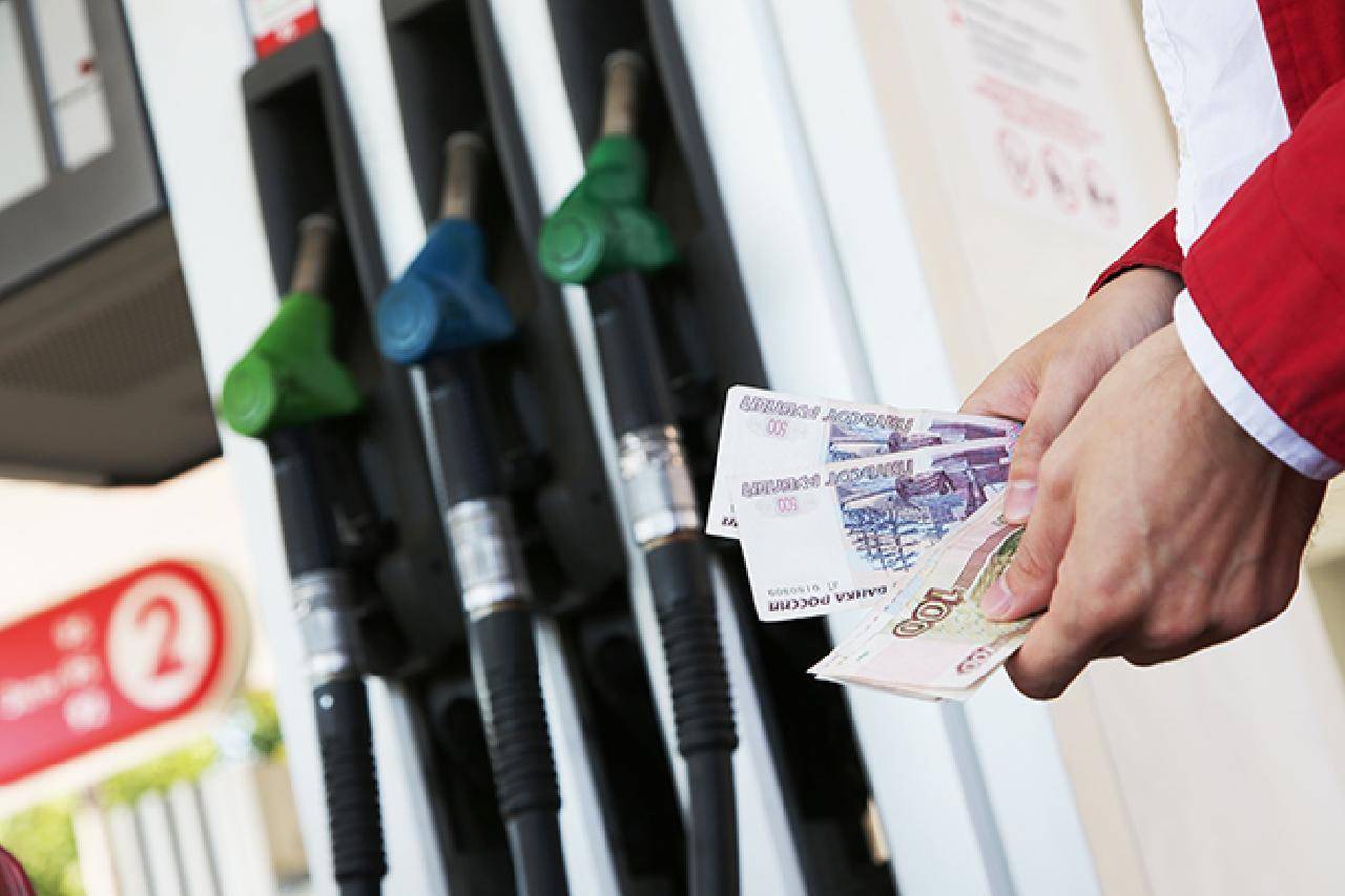 Каким образом правительство планирует регулировать цены на бензин в России